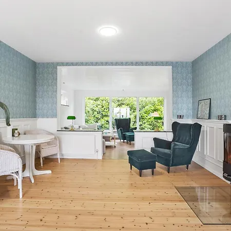 3 Bedroom Lovely In Prázdninový dům