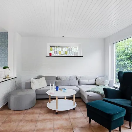 3 Bedroom Lovely In Prázdninový dům *
